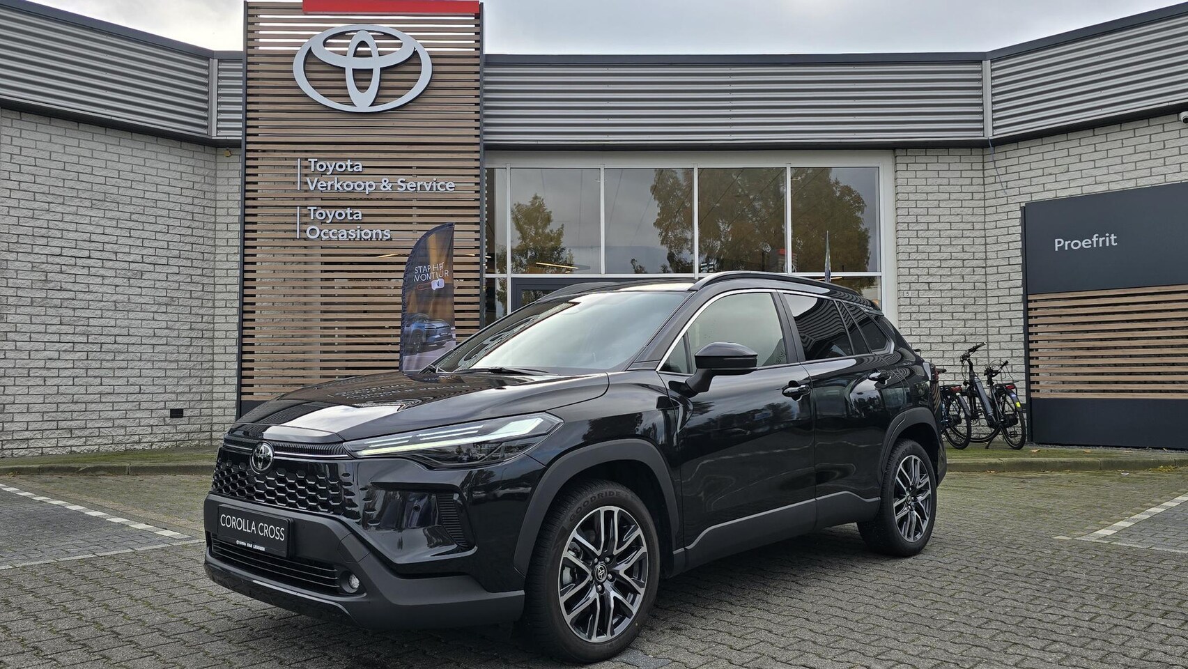 Toyota Corolla Cross - Hybrid 140 DYNAMIC NIEUW MODEL! STOEL/STUURVERW BLIND SPOT EL-ACHTERKLEP NAVI PARK-SENSORE - AutoWereld.nl