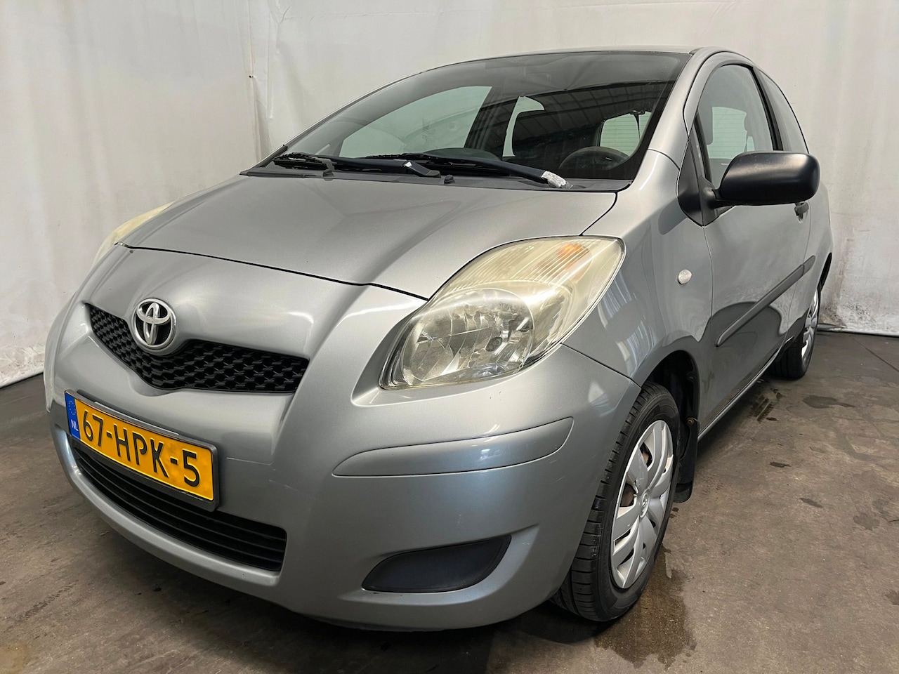 Toyota Yaris - 1.0 VVTi Schadeauto Auto start rijd goed rondom gebruikersschade - AutoWereld.nl