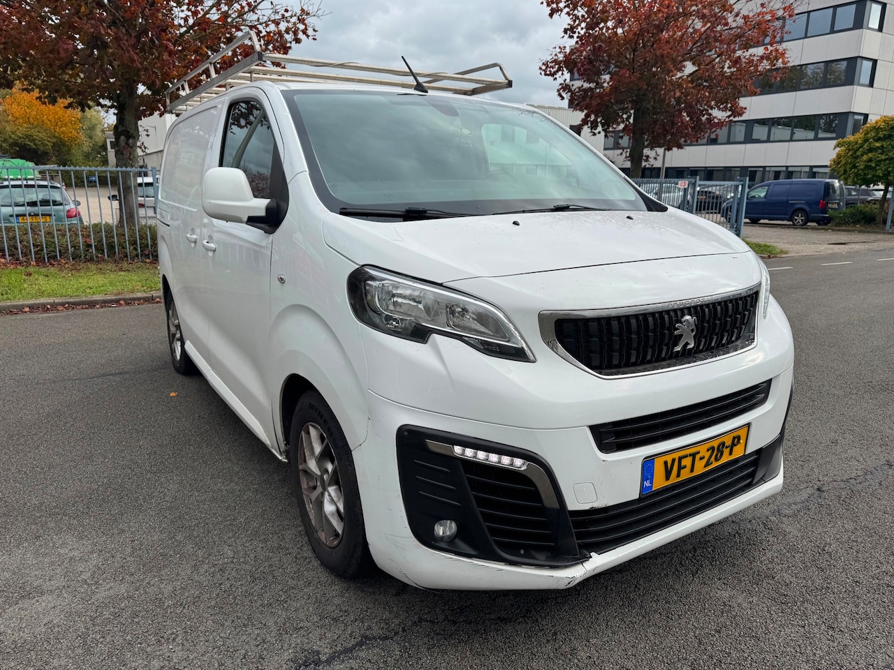 Peugeot Expert - 2.0 BlueHDI 120 Compact Premium Automaat Imperial - AutoWereld.nl