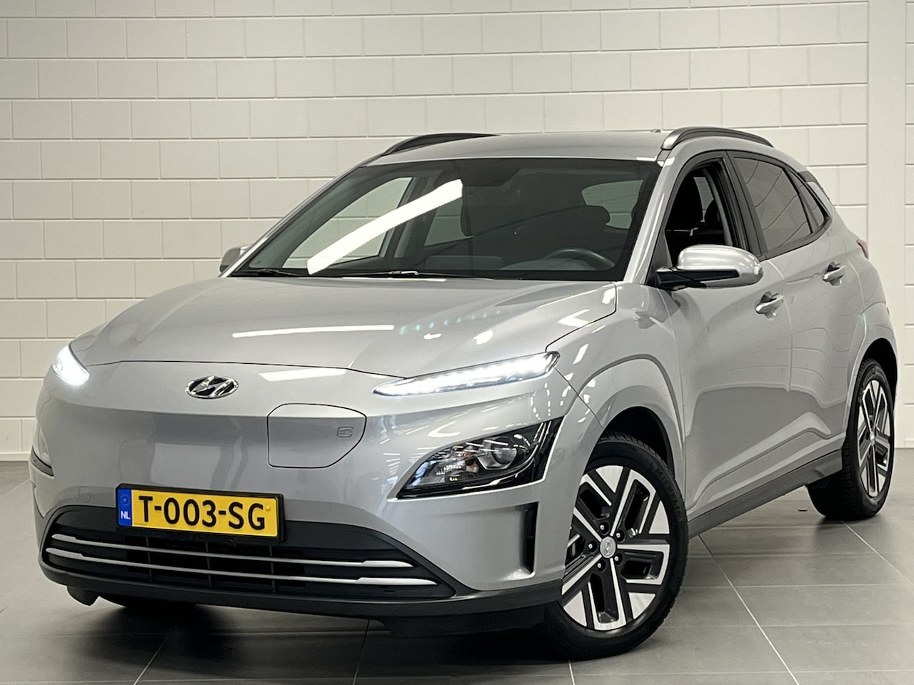 Hyundai Kona Electric - EV Pure 64 kWh APPLE / ANDROID NAVIGATIE | PARKEERCAMERA | LONG RANGE - AutoWereld.nl