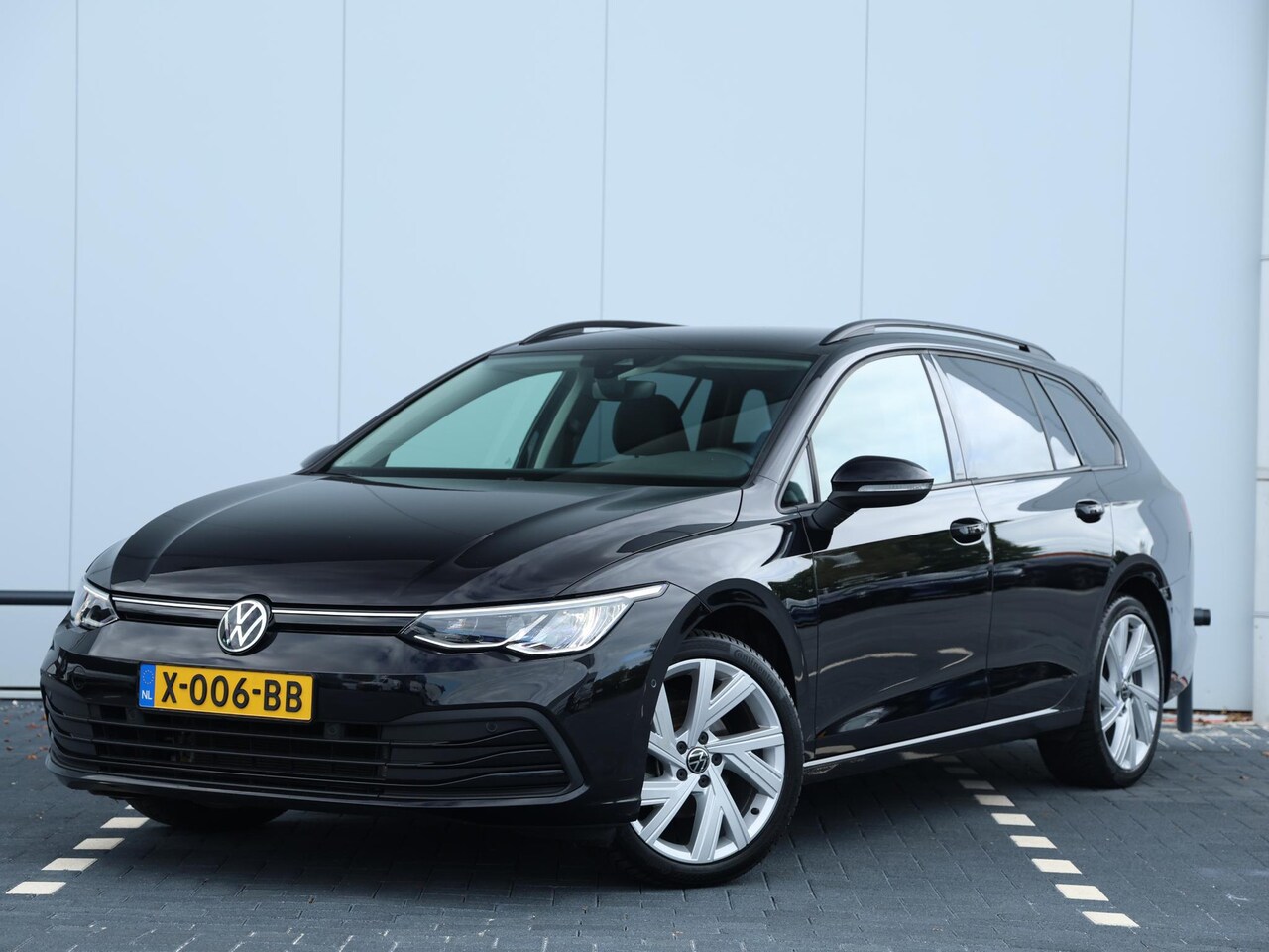 Volkswagen Golf Variant - 1.5 eTSI Life 130 pk DSG | Trekhaak | Stoel- en stuurverwarming | Camera | Navigatie via A - AutoWereld.nl