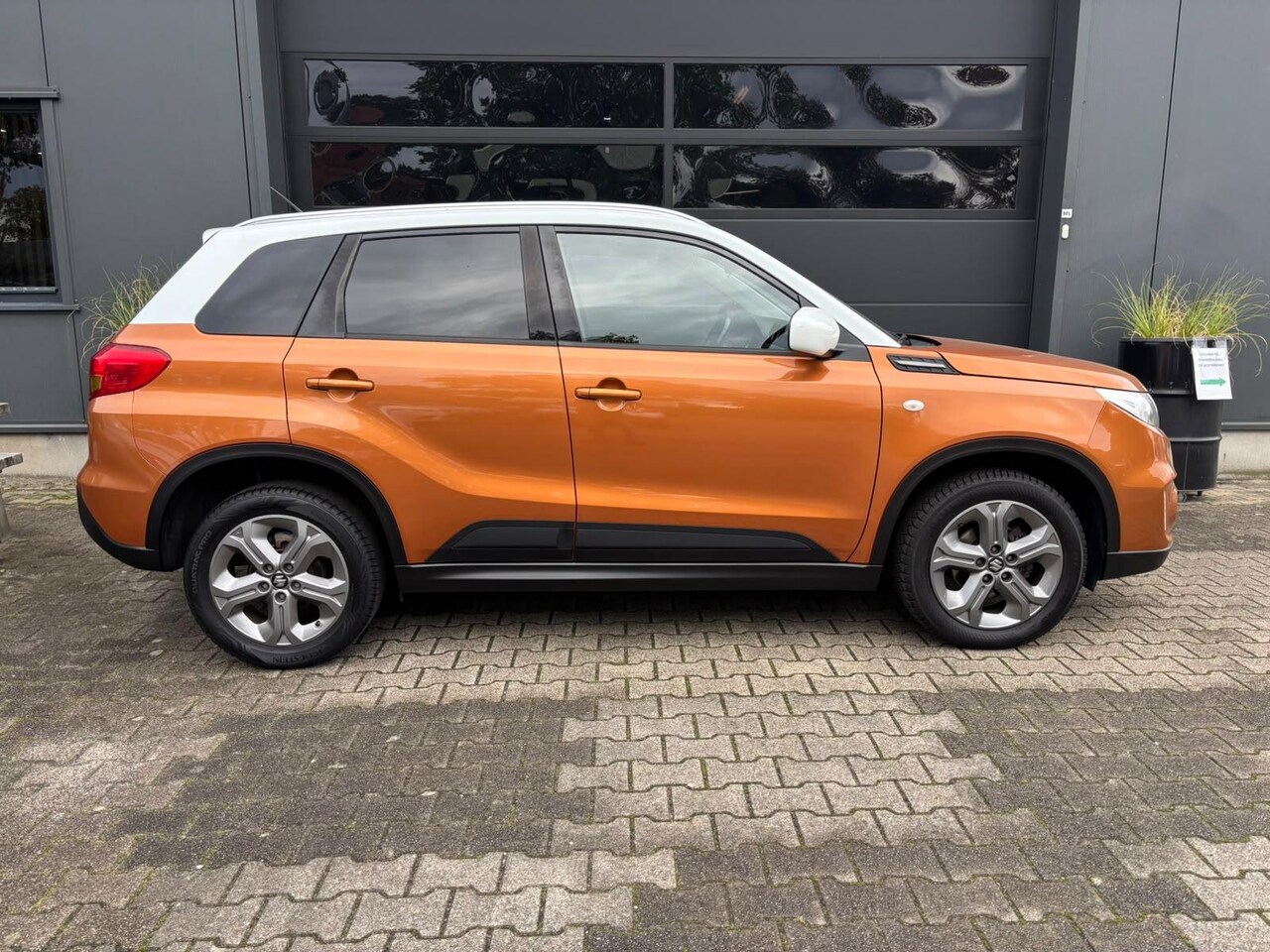 Suzuki Vitara - 1.6 Exclusive| DEALER ONDERHOUDEN| TREKHAAK | CAMERA | STOELVERW. |
