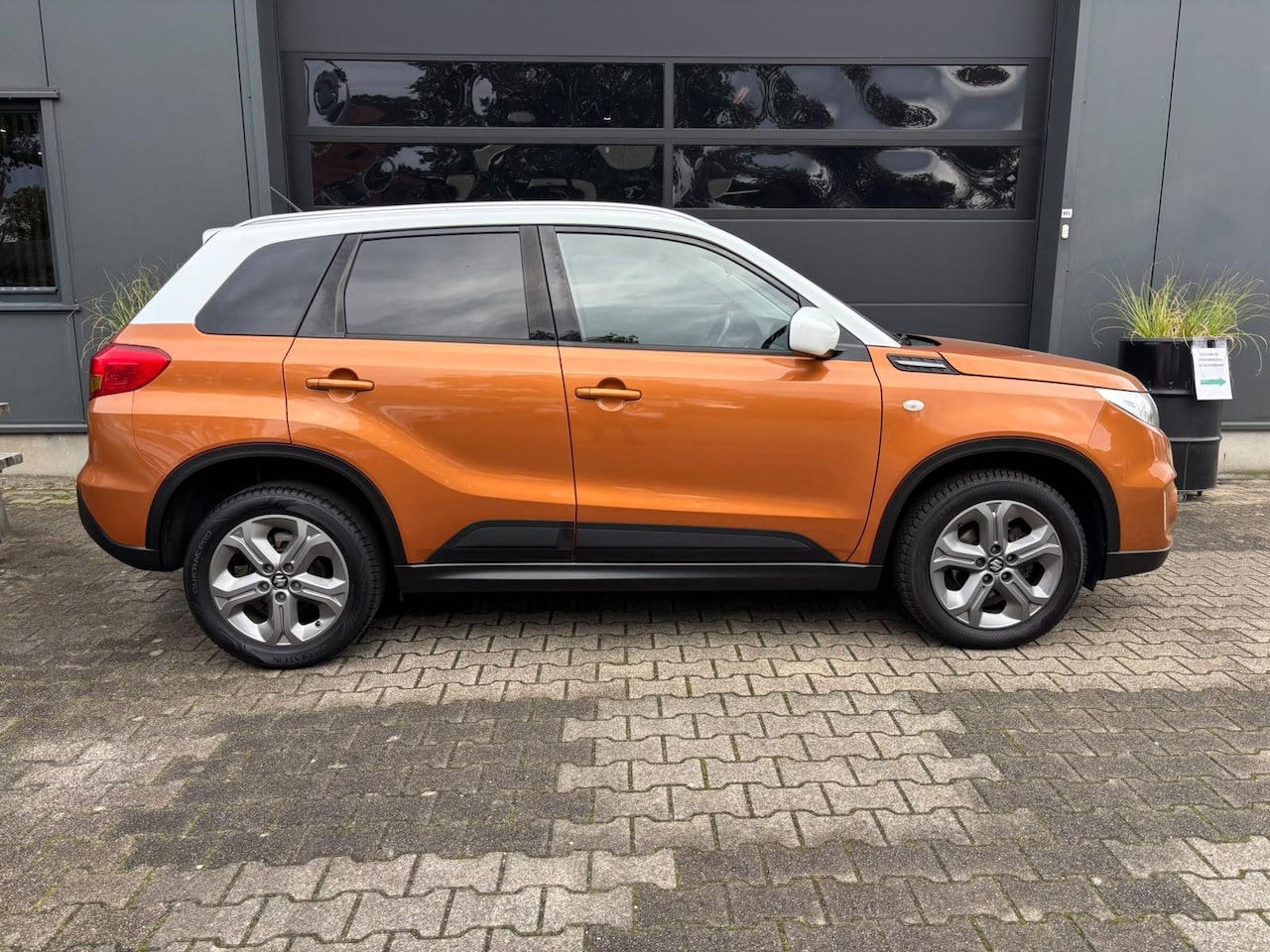 Suzuki Vitara - 1.6 Exclusive| DEALER ONDERHOUDEN| TREKHAAK | CAMERA | STOELVERW. |