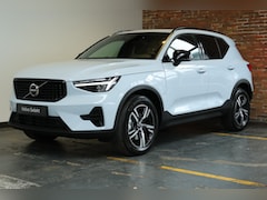 Volvo XC40 - B4 Plus Dark | Trekhaak | Panoramadak | Verwarmbare voorstoelen, voorruit en stuurwiel | P