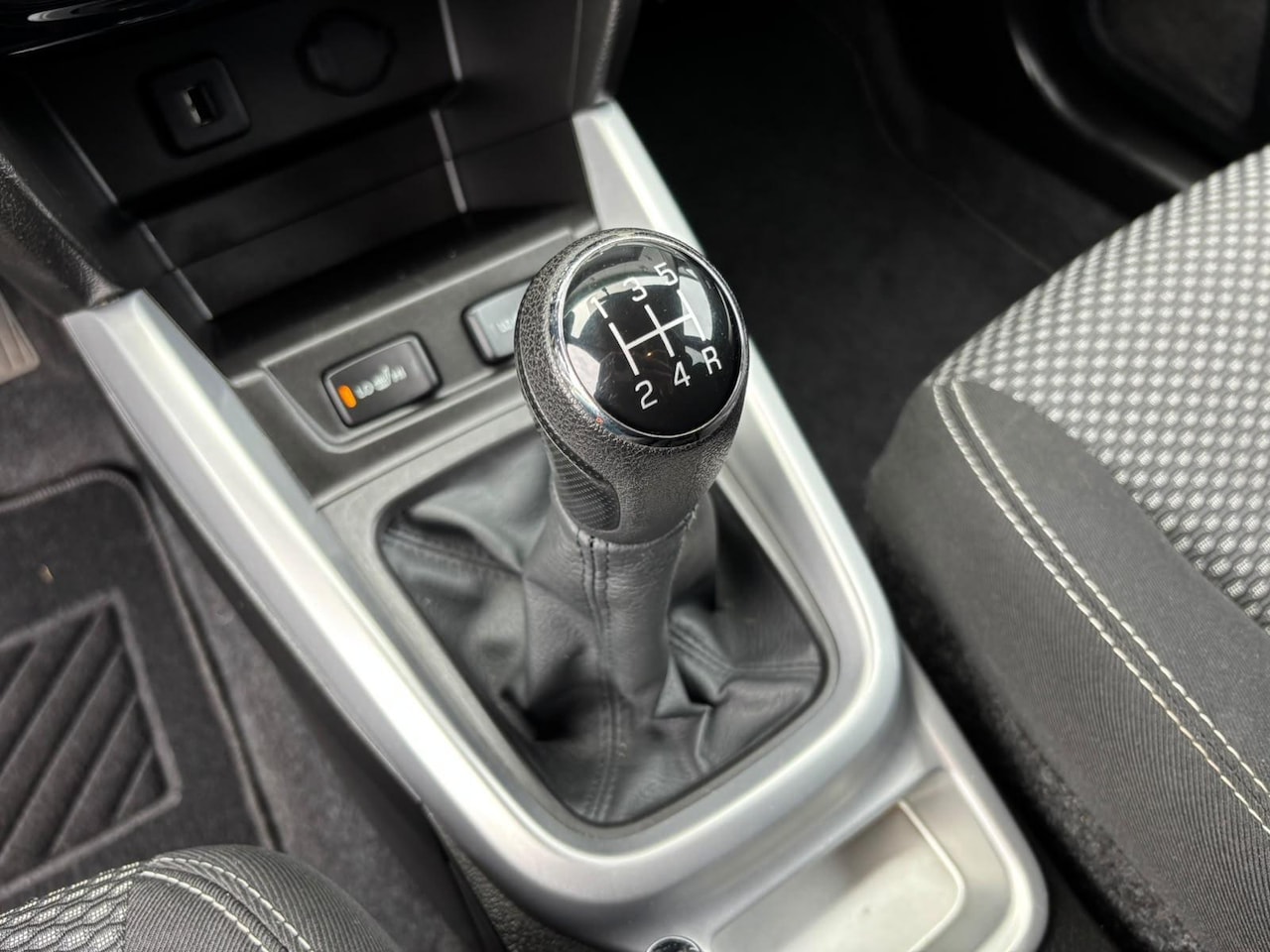 Suzuki Vitara - 1.6 Exclusive| DEALER ONDERHOUDEN| TREKHAAK | CAMERA | STOELVERW. |
