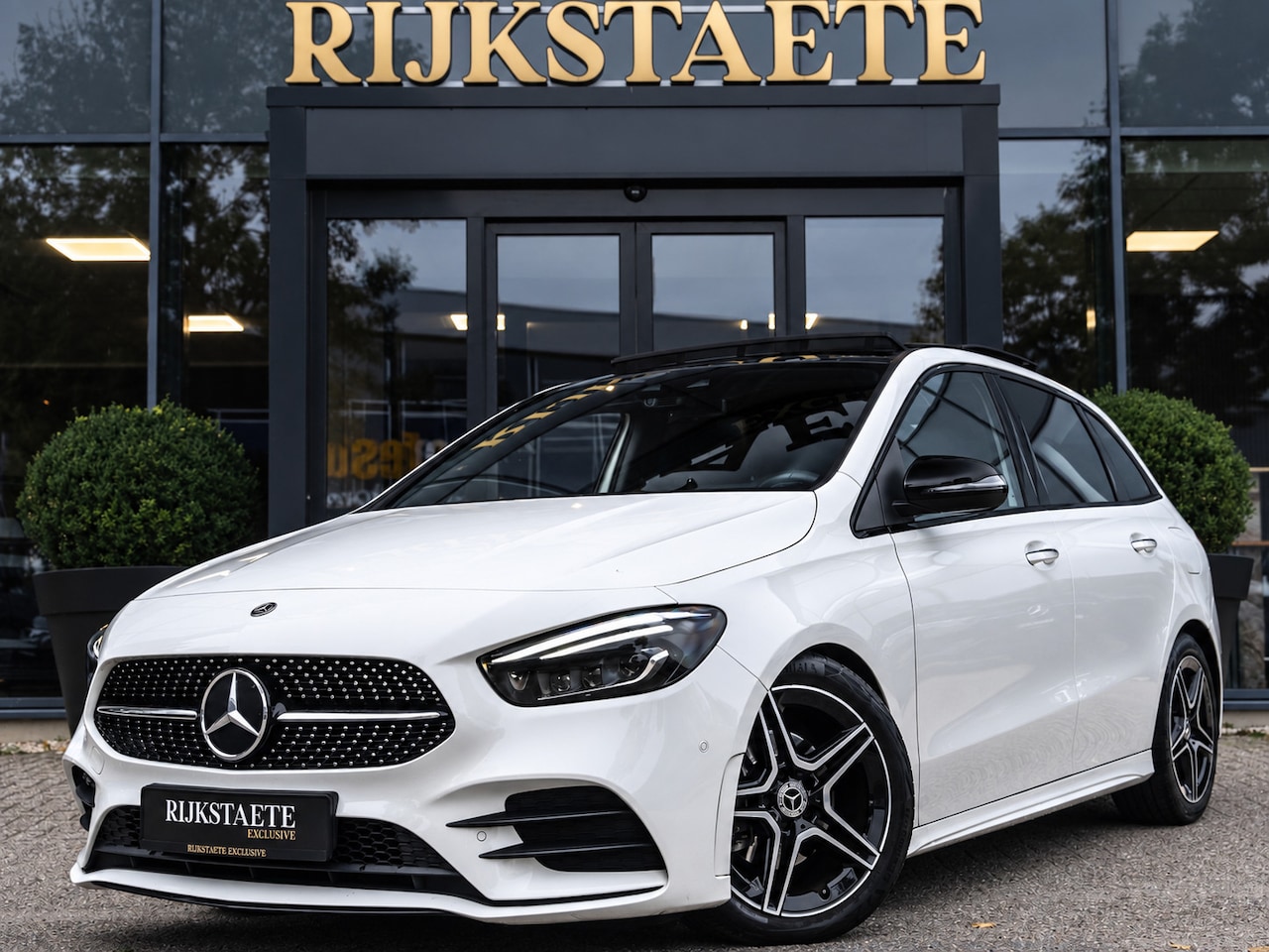 Mercedes-Benz B-klasse - 180 AMG Line|PANO|CC|SFEER|MEMORY|APP|CAM - AutoWereld.nl