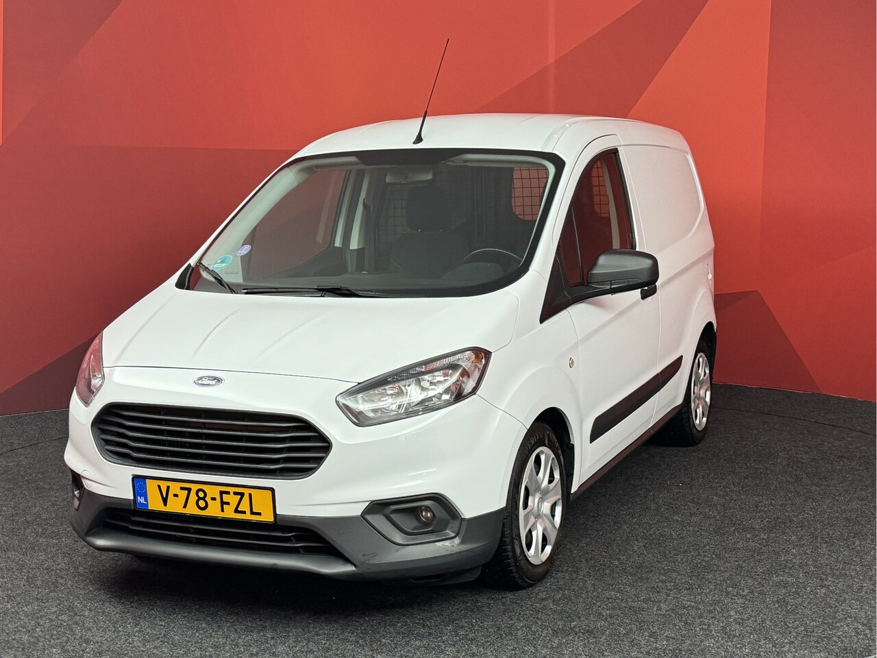 Ford Transit Courier - 1.0 Trend | Trekhaak | Bluetooth | Airco | APK 09-09-2027 - AutoWereld.nl