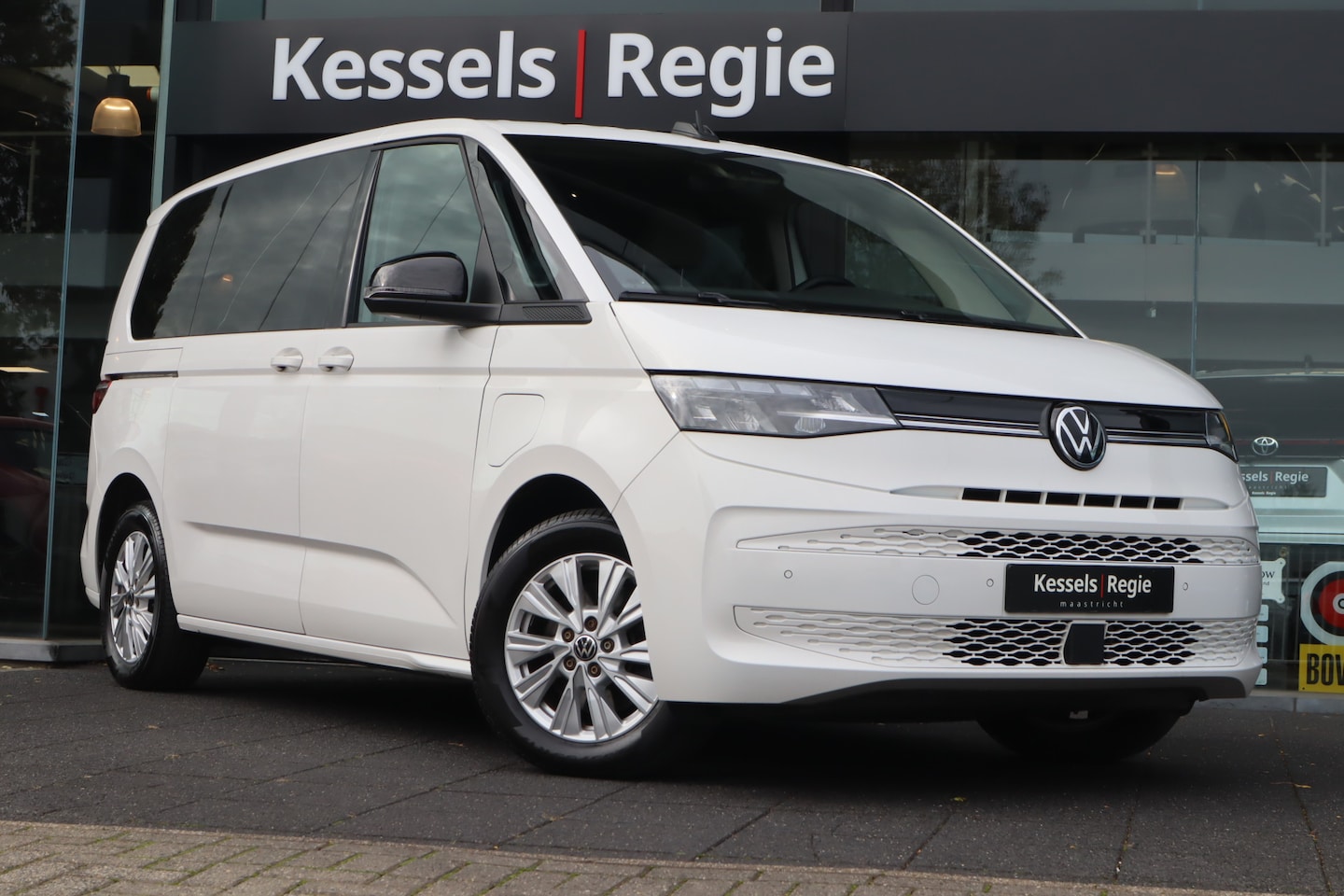 Volkswagen Multivan - 1.4 eHybrid L1H1 Life | 7 pers. | Camera | CarPlay | Led | Virtual - AutoWereld.nl