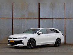 Volkswagen Passat Variant - 1.5 eHybrid R-Line Edition | Panodak | Zwenkbare Trekhaak | Camera | Navi | ACC | Massage