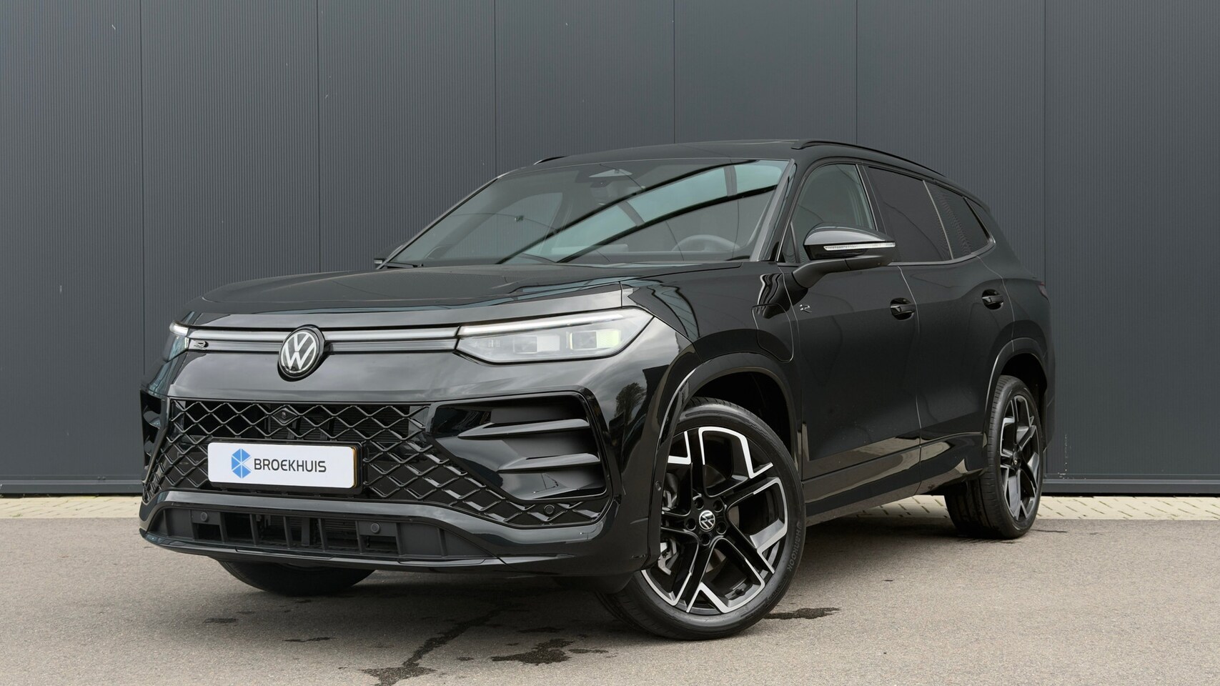Volkswagen Tayron - 1.5 eHybrid 204pk R-Line Edition | Panoramadak | Trekhaak | 360 Camera | 20" | Stoelverwar - AutoWereld.nl