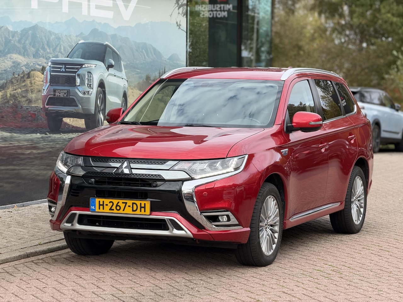Mitsubishi Outlander - 2.4 PHEV Intense | Trekhaak | Achteruitrijcamera | Cruise Control - AutoWereld.nl