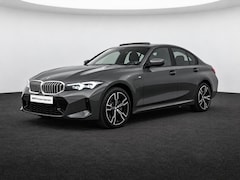 BMW 3-serie - 330e M Sport Automaat / Trekhaak / Schuif-kanteldak / Sportstoelen / Achteruitrijcamera /
