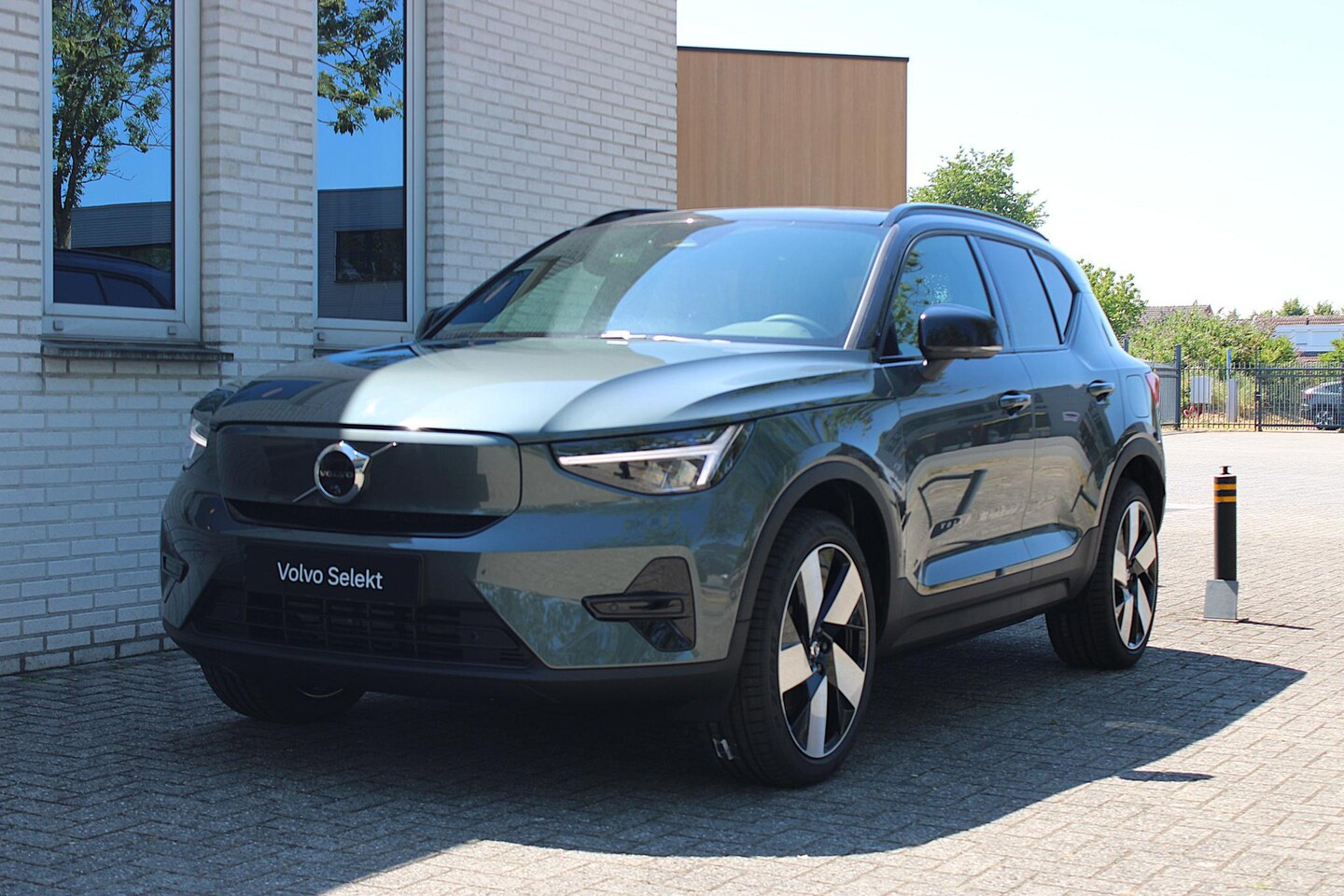 Volvo EX40 - Single Motor Extended Range Plus Black Ed. 82 kWh | Demo deal | Apple carplay/ Android aut - AutoWereld.nl