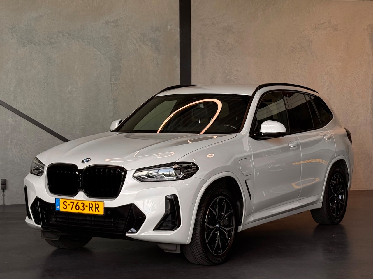 BMW X3 - XDrive30e M-Sport,Trekhaak,CarPlay,Leer,Gesture,DAB+,Camera, Enz.. - AutoWereld.nl