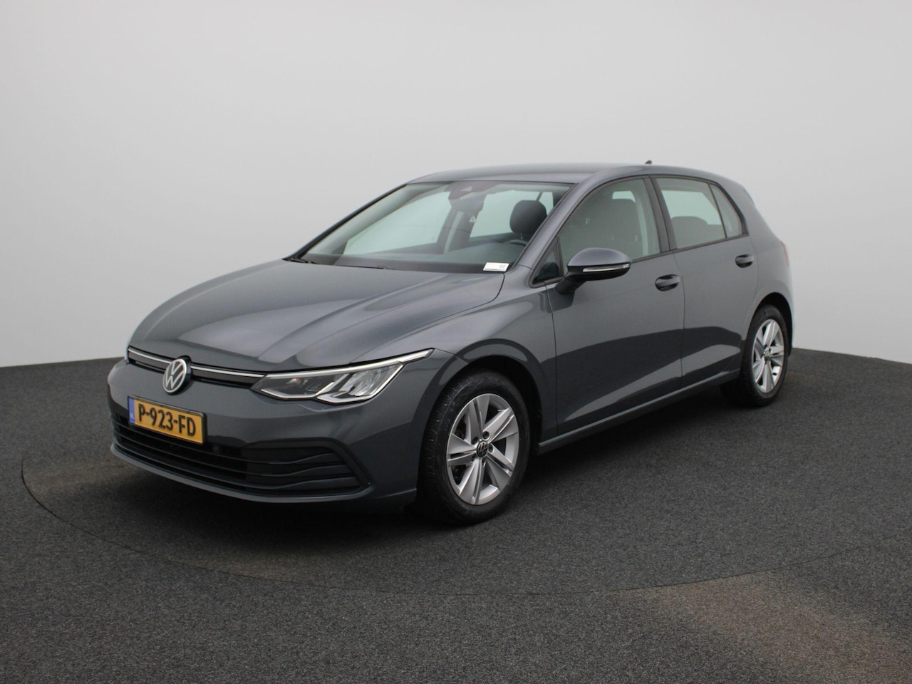 Volkswagen Golf - 1.5 TSI Life 131 PK | Stoelverwarming | Stuurwielverwarming | Parkeersensoren | Apple CarP - AutoWereld.nl