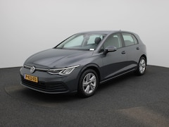 Volkswagen Golf - 1.5 TSI Life 131 PK | Stoelverwarming | Stuurwielverwarming | Parkeersensoren | Apple CarP