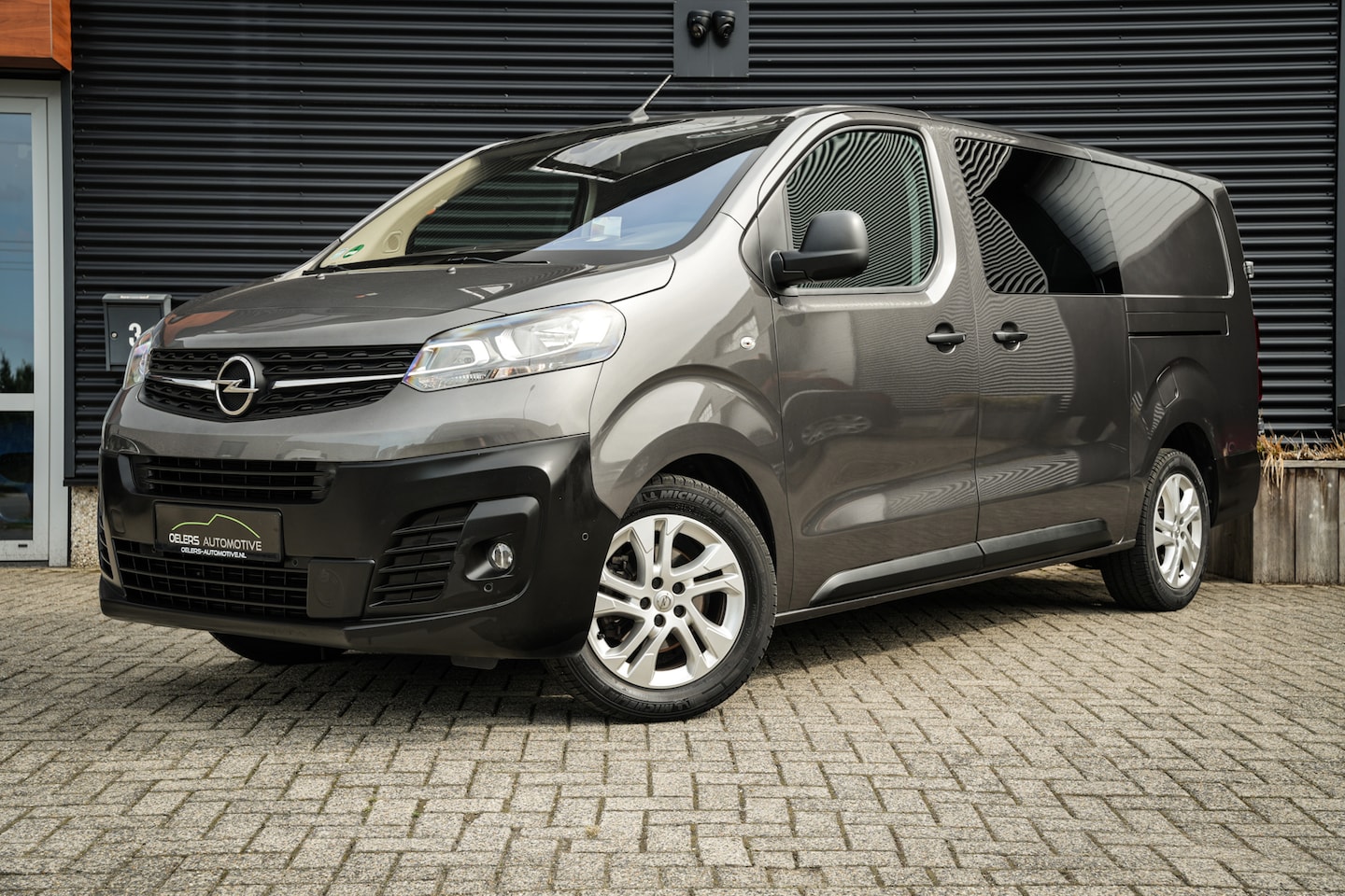 Opel Vivaro - 2.0 CDTI 150PK L3 Dubbele Cabine | ACC | CarPlay | 2x Schuifdeur | Trekhaak | 6-Persoons | - AutoWereld.nl