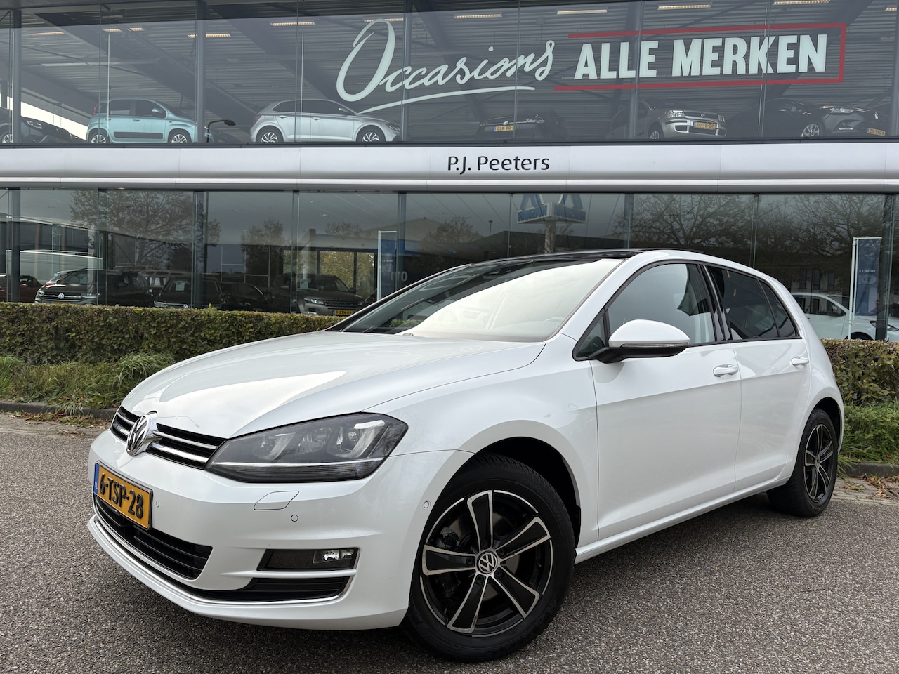 Volkswagen Golf - 1.4 TSI Highline Schuif/kantel dak - Achteruitrijcamera - Navigatie - Parkeersensoren - St - AutoWereld.nl