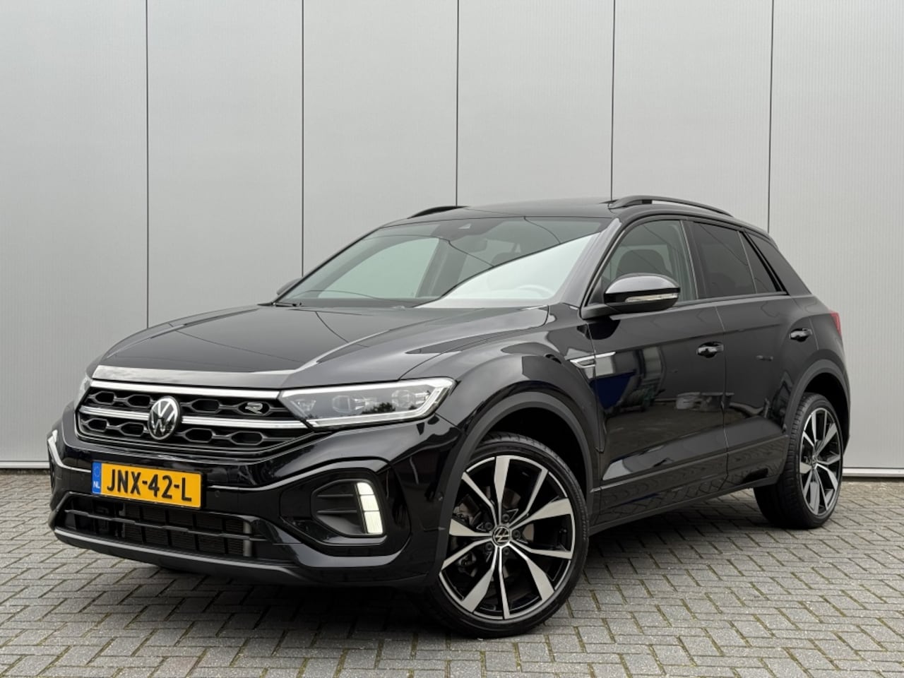 Volkswagen T-Roc - 1.5 TSI R-Line EINDEJAARSAANBIEDING black style DSG Panoramadak Carplay 19" velgen - AutoWereld.nl