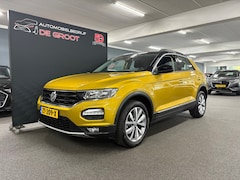 Volkswagen T-Roc - 1.0 TSI Style/ NL auto/ Parkeersensoren/ Navi/ LMV