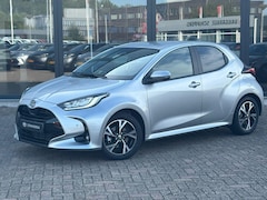 Toyota Yaris - 1.5 Hybrid 115 First Edition Dode hoek waarschuwing | parkeersensoren voor en achter