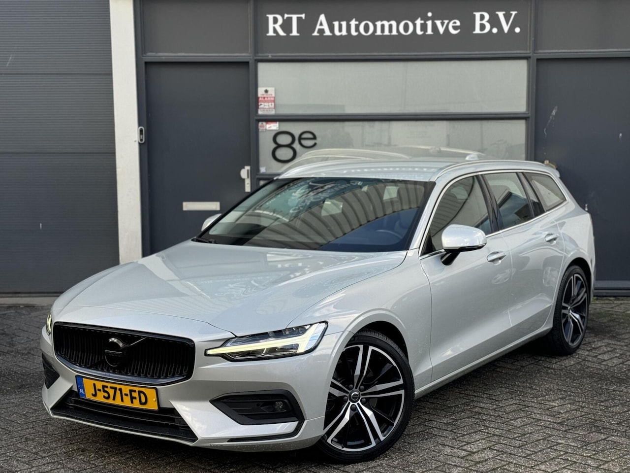 Volvo V60 - 2.0 B3 Business Pro Leder / H&K / Trekhaak - AutoWereld.nl