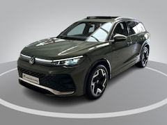 Volkswagen Tiguan - 1.5eTSI/150PK R-Line · Panoramadak · Trekhaak · 360°Camera + Parkeersensoren · Garantie t/