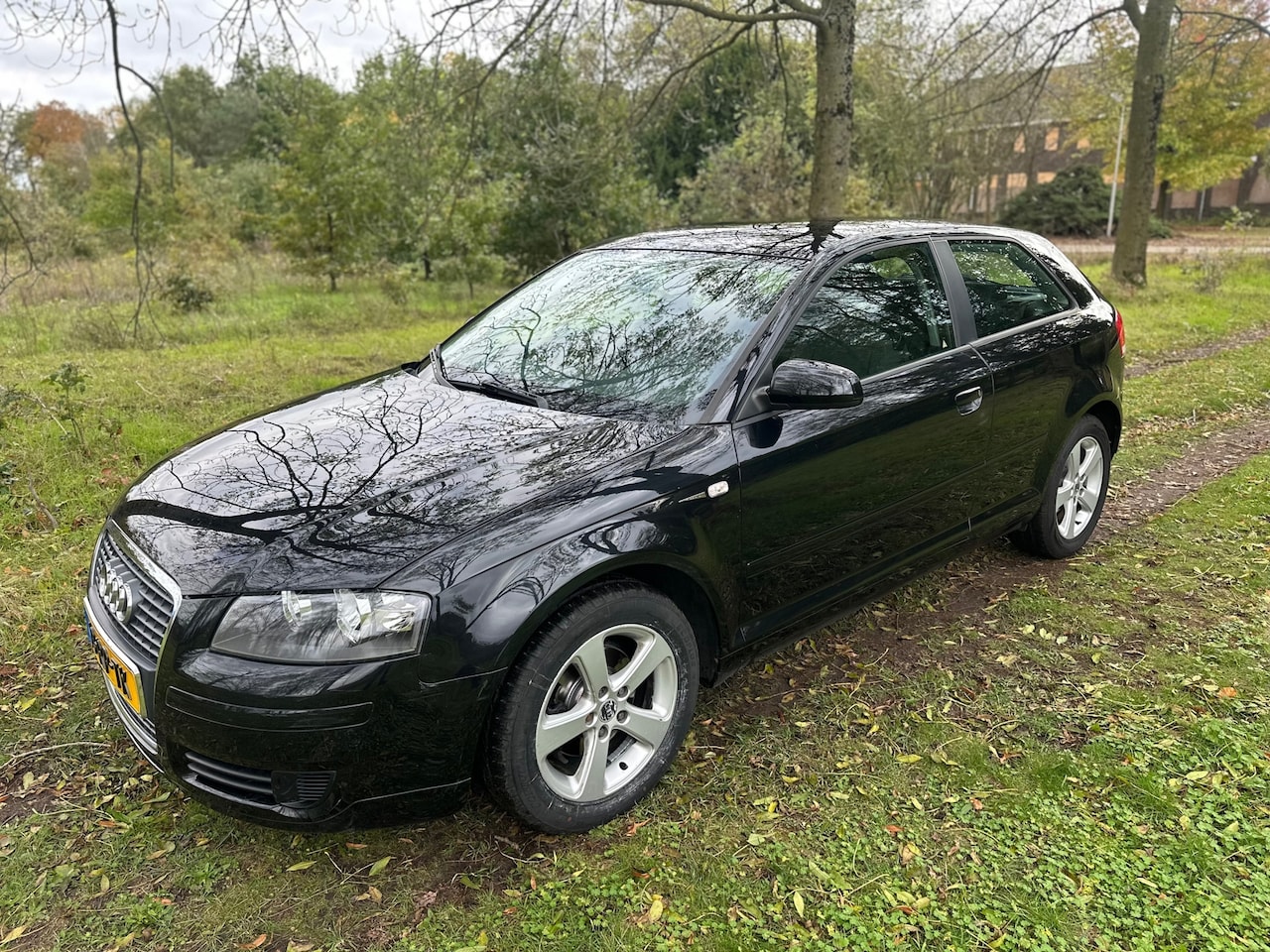 Audi A3 - 1.6 Attraction apk t/m 04-11-2026 - AutoWereld.nl