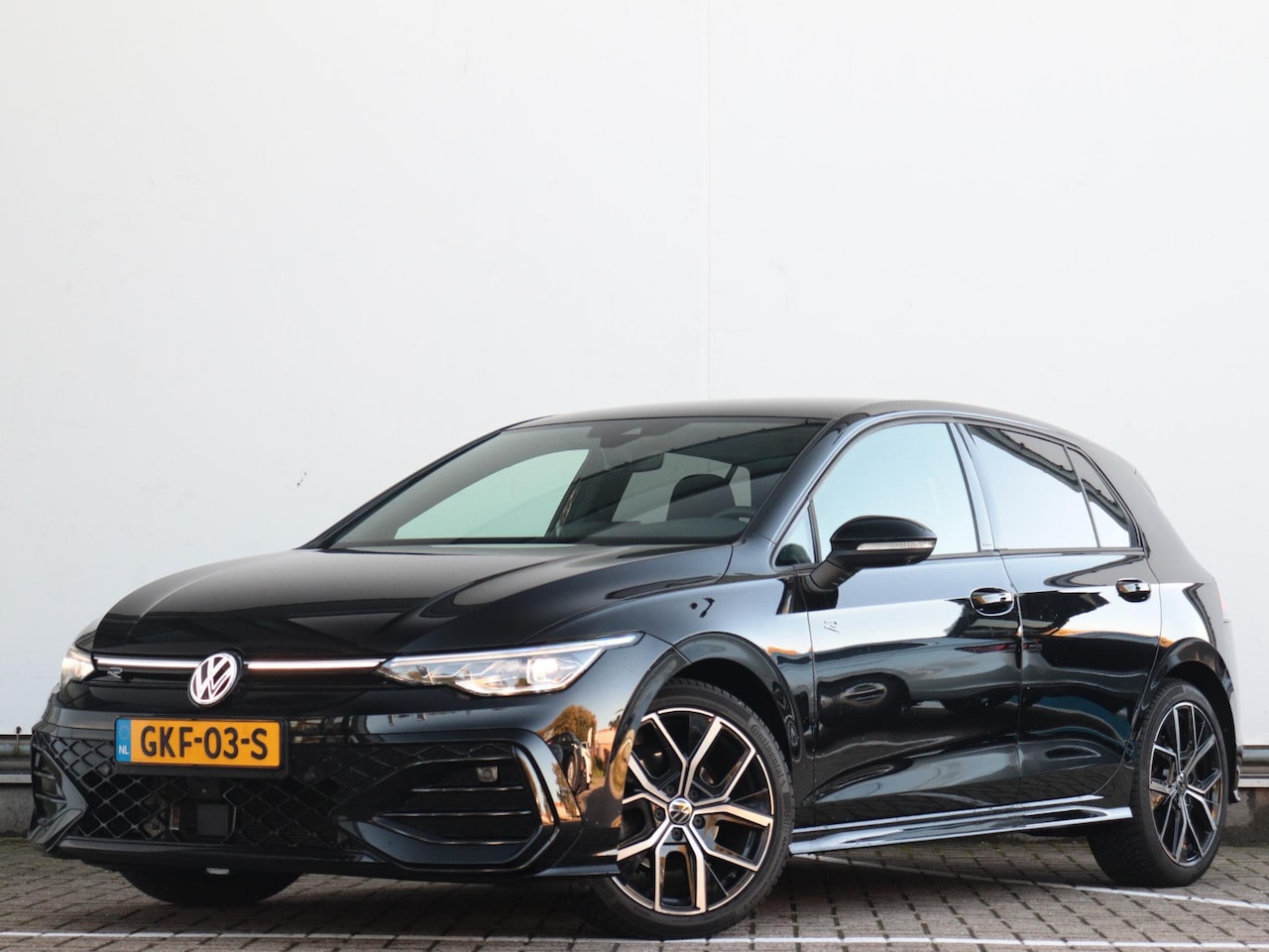 Volkswagen Golf - 1.5 eTSI R-Line Edition | Stoel en stuurwielverwarming | 360 camera | Apple carplay / Andr - AutoWereld.nl