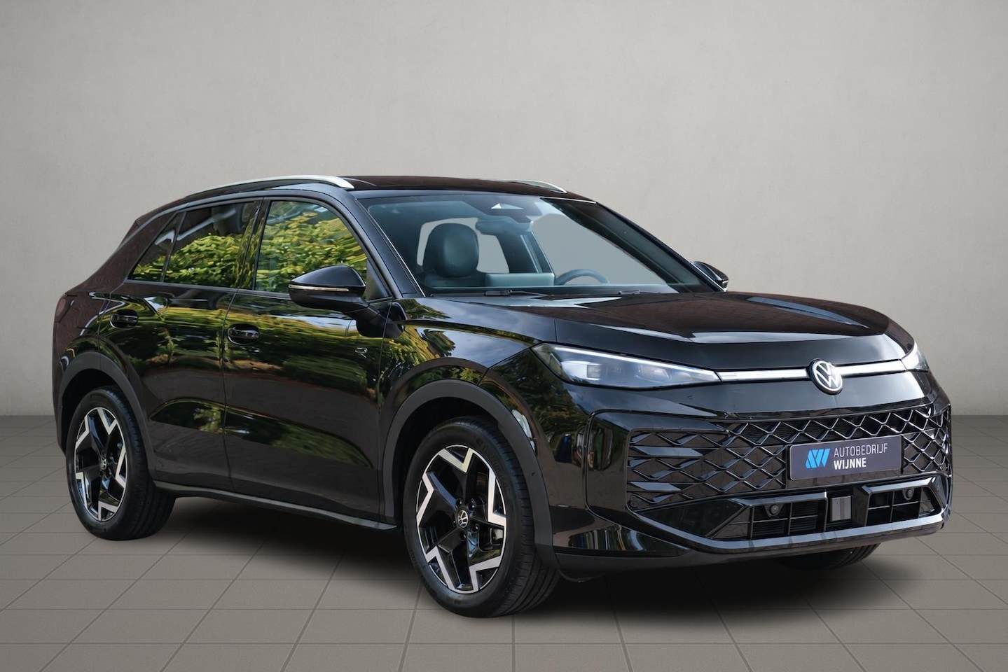 Volkswagen T-Roc - 1.5 eTSi 150pk DSG R-Line - Adaptive cruise - Apple CarPlay - Achteruitrijcamera - Keyless - AutoWereld.nl