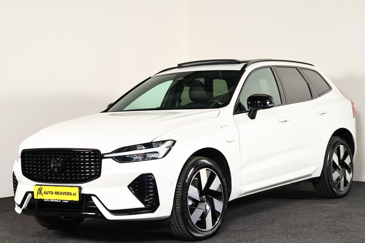 Volvo XC60 - 2.0 T6 Plug-in hybrid AWD Plus Dark / Opendak / Harmankardon / Memory / CarPlay - AutoWereld.nl