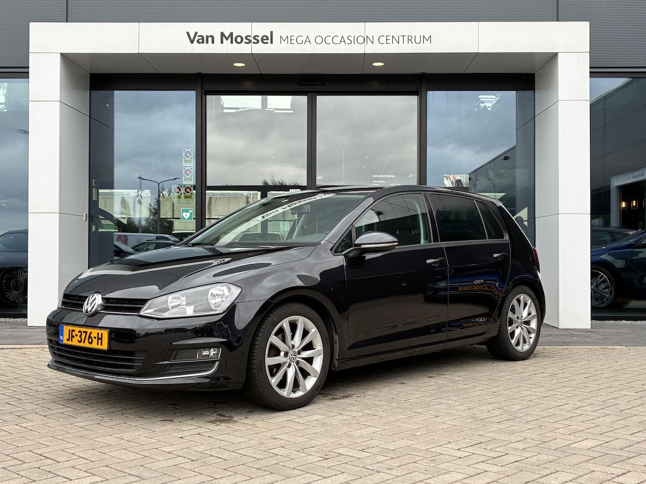 Volkswagen Golf - 1.2 TSI Business Edition Connected | CAMERA | TREKHAAK | CLIMATE CONTROL | CRUISE CONTROL - AutoWereld.nl