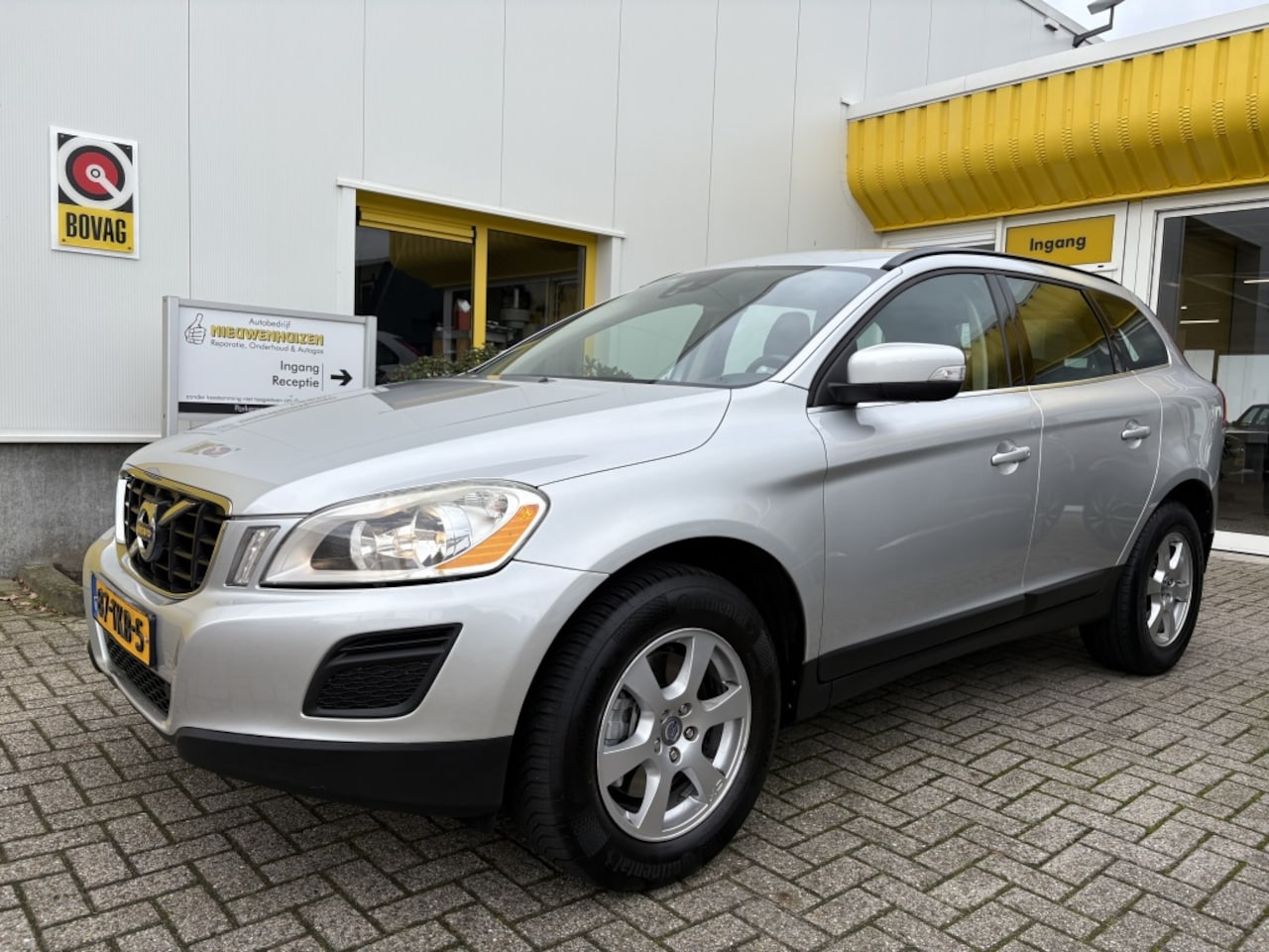 Volvo XC60 - 2.0 T5 241 PK Momentum Navi Trekhaak Airco - AutoWereld.nl