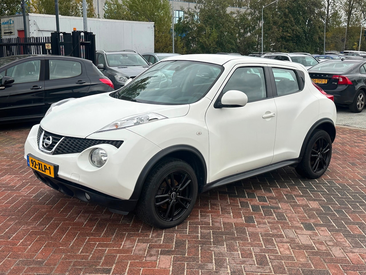 Nissan Juke - 1.6 Acenta Airco! WIT! 180DKM NAP! - AutoWereld.nl