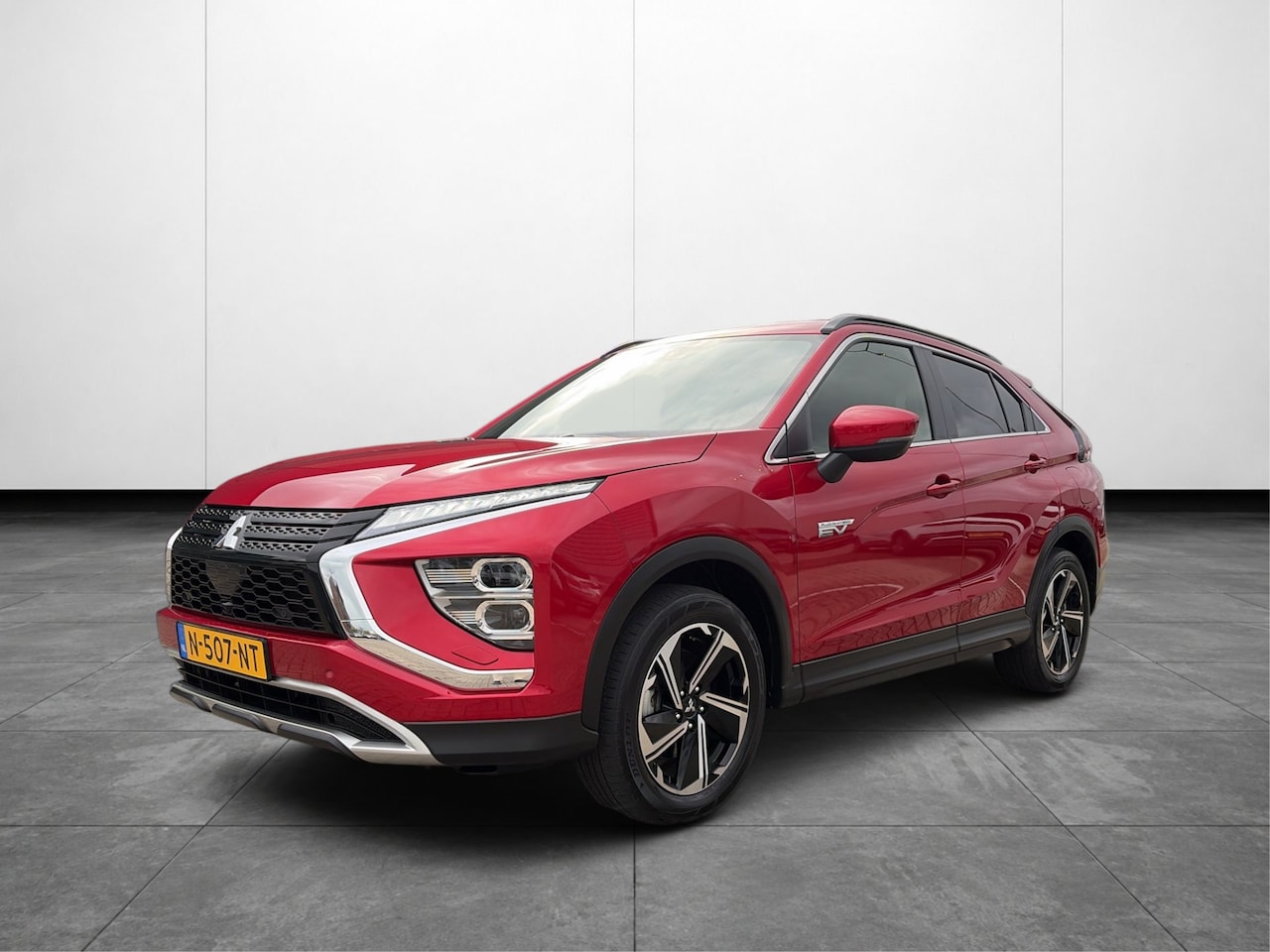 Mitsubishi Eclipse Cross - 2.4 PHEV Intense+ | Trekhaak 1500 kg | Achteruitrijcamera | Navigatiesysteem | Parkeersens - AutoWereld.nl