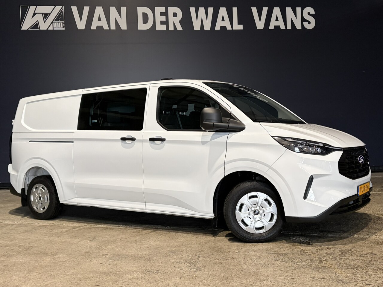 Ford Transit Custom - 2.0 TDCI L2H1 Dubbele Cabine Euro6 Airco | 6-Zits | Camera | Navigatie | LED | Apple Carpl - AutoWereld.nl