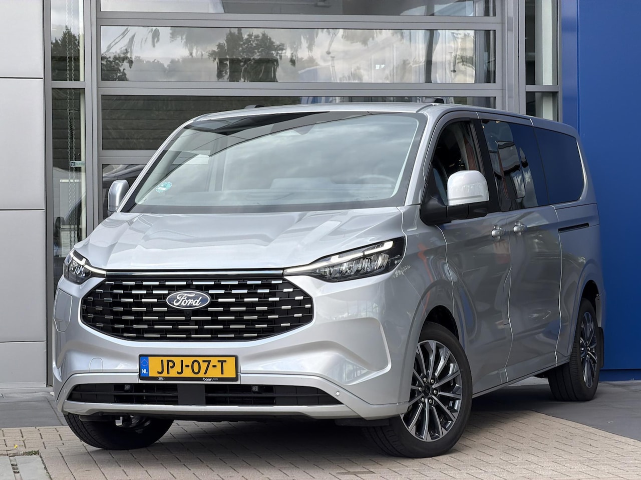 Ford Tourneo Custom - 340 2.5 PHEV L2H1 Titanium X - AutoWereld.nl