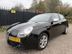 Alfa Romeo Giulietta - 1.4 T Distinctive Clima/Cruise/PDC/Navi/LED