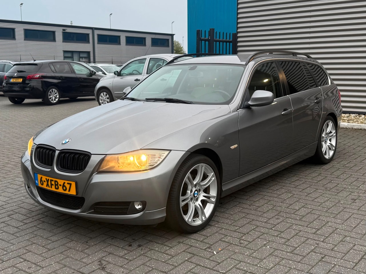 BMW 3-serie Touring - 316i Business Line M Sport 316i Business Line M Sport - AutoWereld.nl