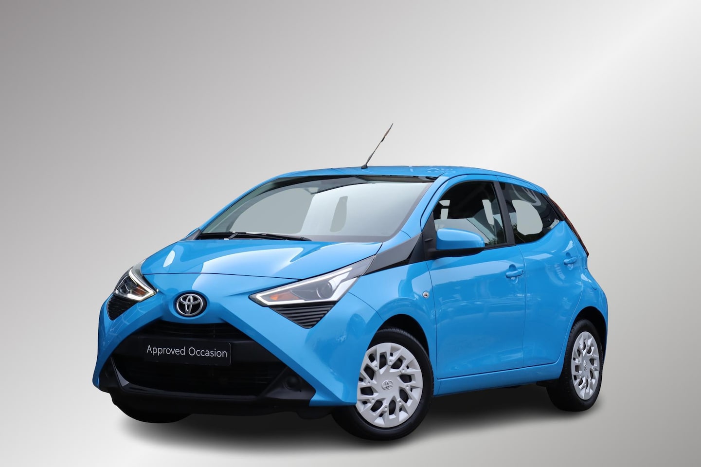 Toyota Aygo - 1.0 VVT-i x-play 1.0 VVT-i x-play , elektrische ramen en LED verlichting - AutoWereld.nl