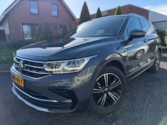Volkswagen Tiguan - 1.5 TSI LIFE DSG Aut. Head up display Adaptieve cruise control ECC Trekhaak