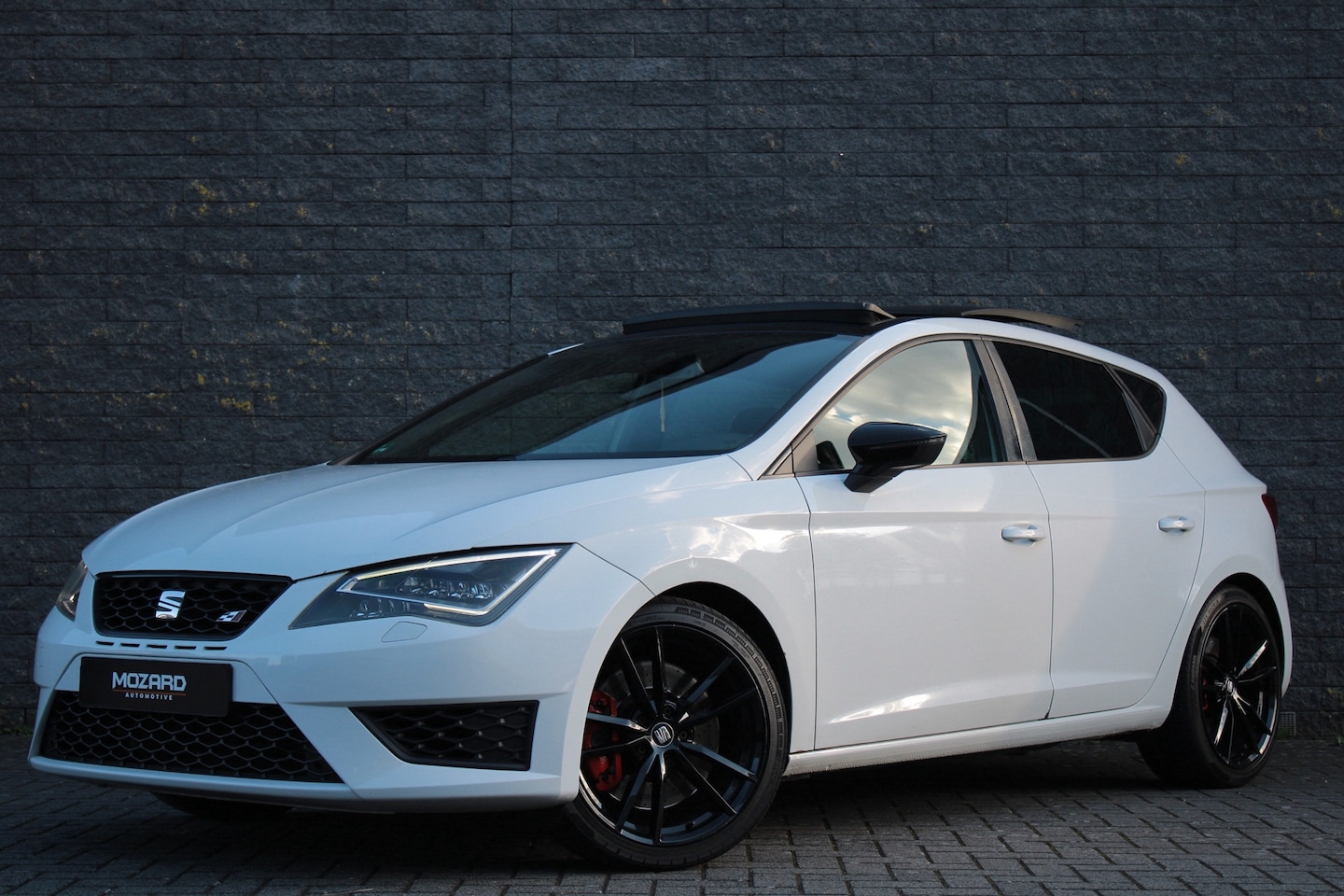 SEAT Leon - 2.0 TSI Cupra 400PK!/PANO/AUT - AutoWereld.nl
