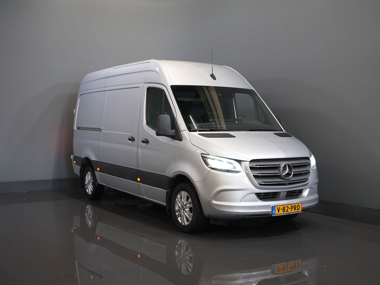 Mercedes-Benz Sprinter - 316 2.2 CDI Aut. L2H2 LED/ Standkachel/ 10,25”MBUX/ Gev.Stoel/ Stoelverw./ 360 Camera/ Cli - AutoWereld.nl