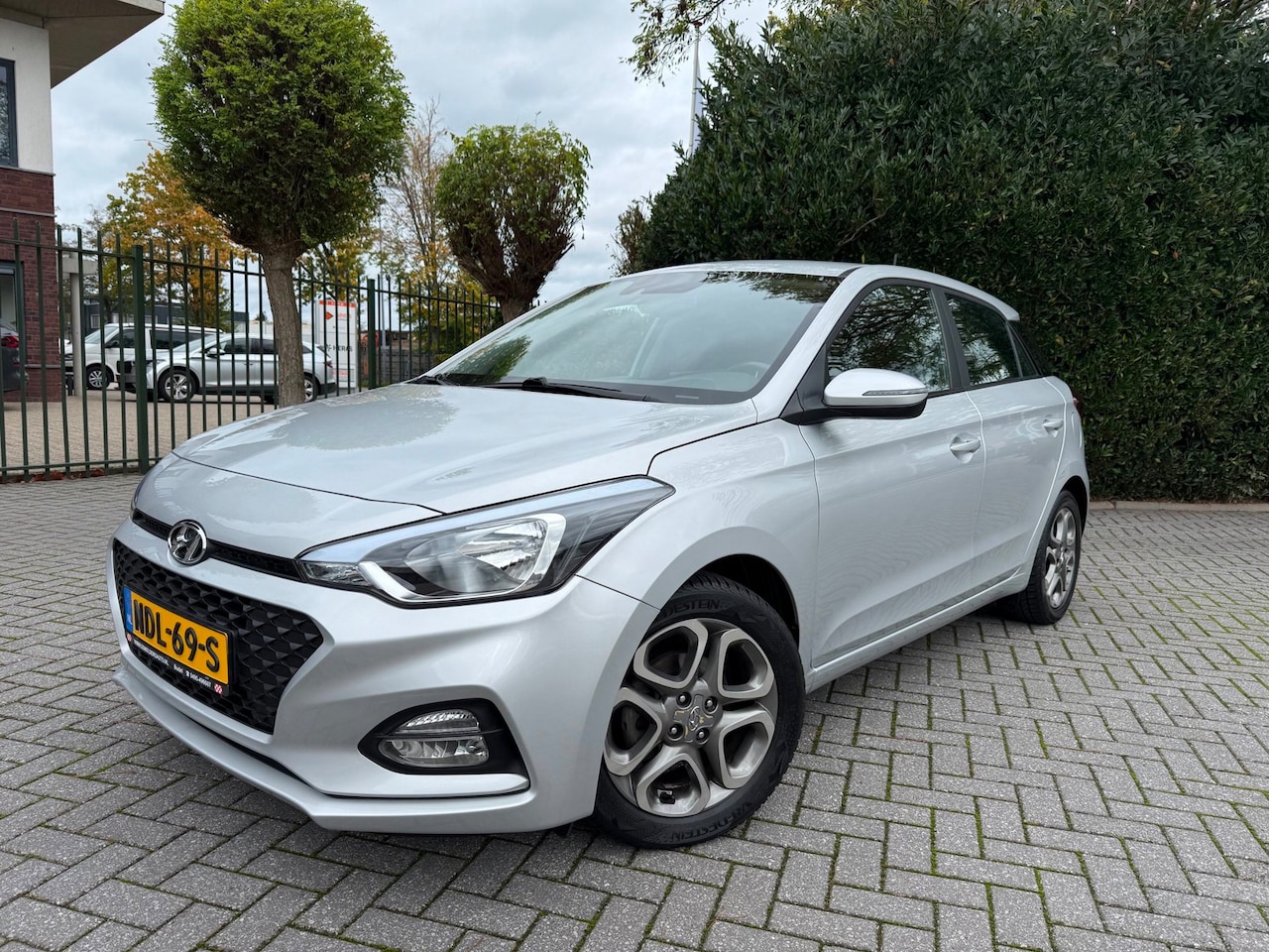 Hyundai i20 - 1.2 (4 cil.), Apple CarPlay, AIRCO, Cruise Control, Navigatie, Achteruitrijcamera, DAB, Bl - AutoWereld.nl