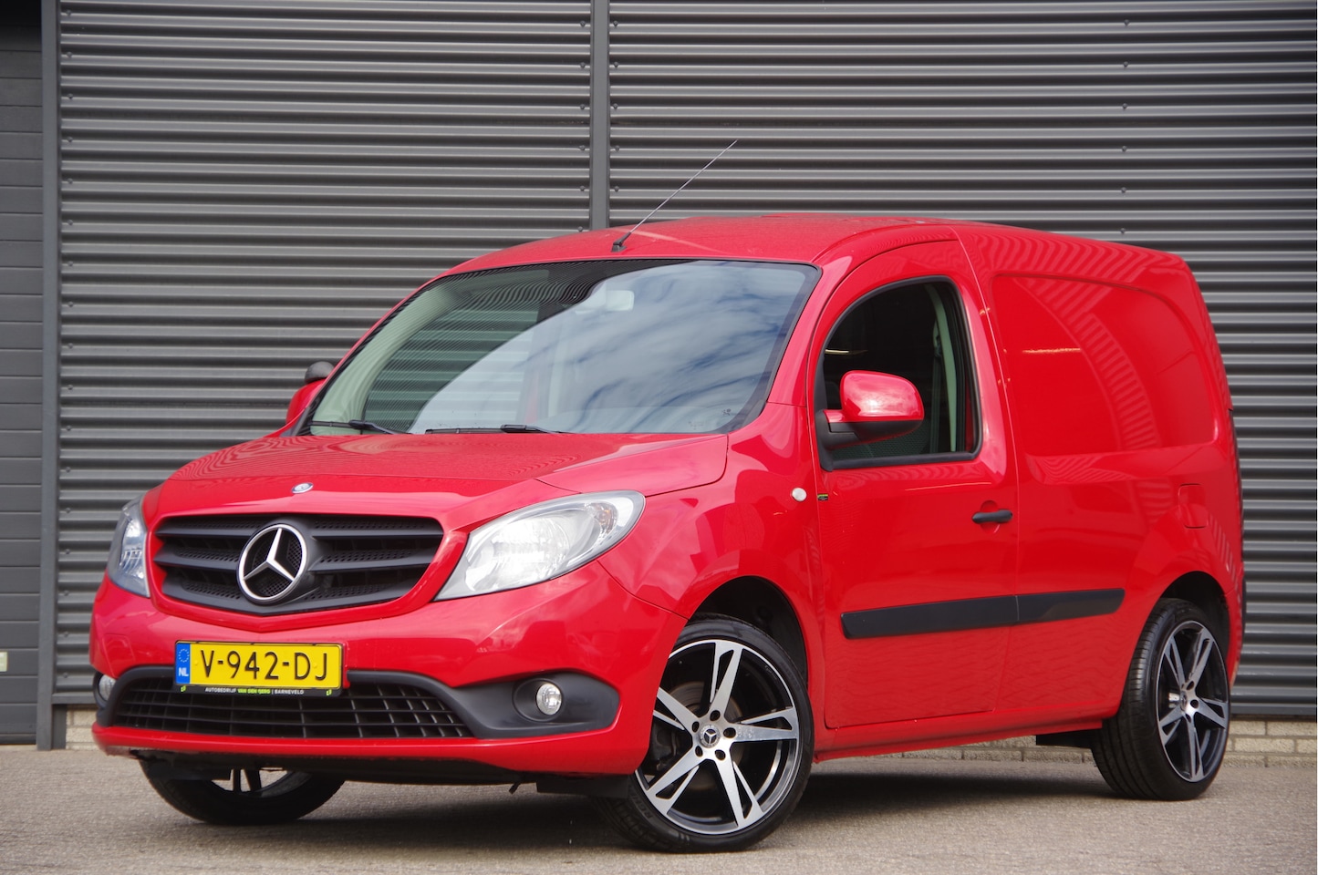 Mercedes-Benz Citan - 112 AUT. BENZINE, AIRCO, CRUISE, PARKEERSENSOREN, NL AUTO, NAP - AutoWereld.nl