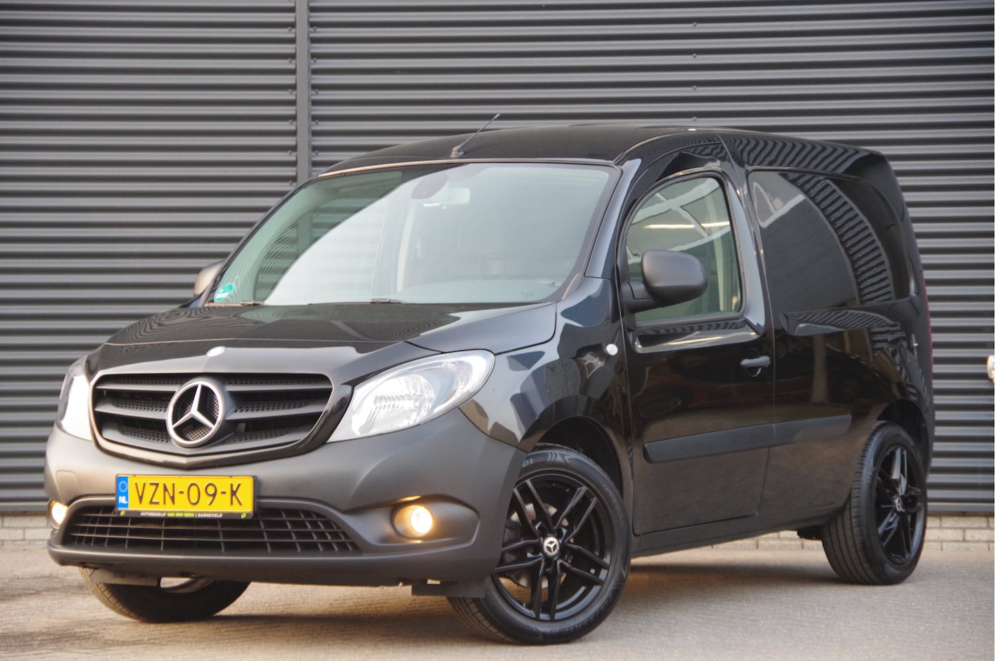 Mercedes-Benz Citan - 112 AUT. BENZINE, STOELVERWARMING, AIRCO, PARKEERSENSOREN, BLUETOOTH - AutoWereld.nl