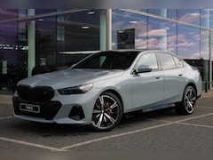 BMW i5 - eDrive40 M Sport / Panoramadak / Trekhaak / Bowers & Wilkins / Comfortstoelen / Adaptieve