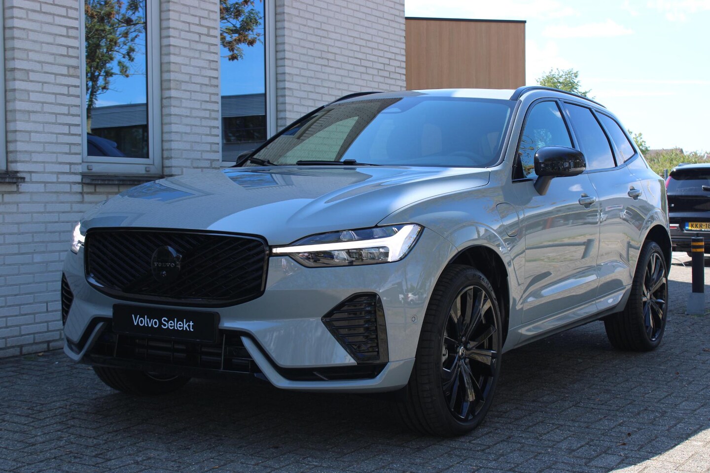 Volvo XC60 - T6 Plug-in hybrid AWD Plus Black Edition | Demo deal | Luchtvering | Adaptive Cruise & Pil - AutoWereld.nl