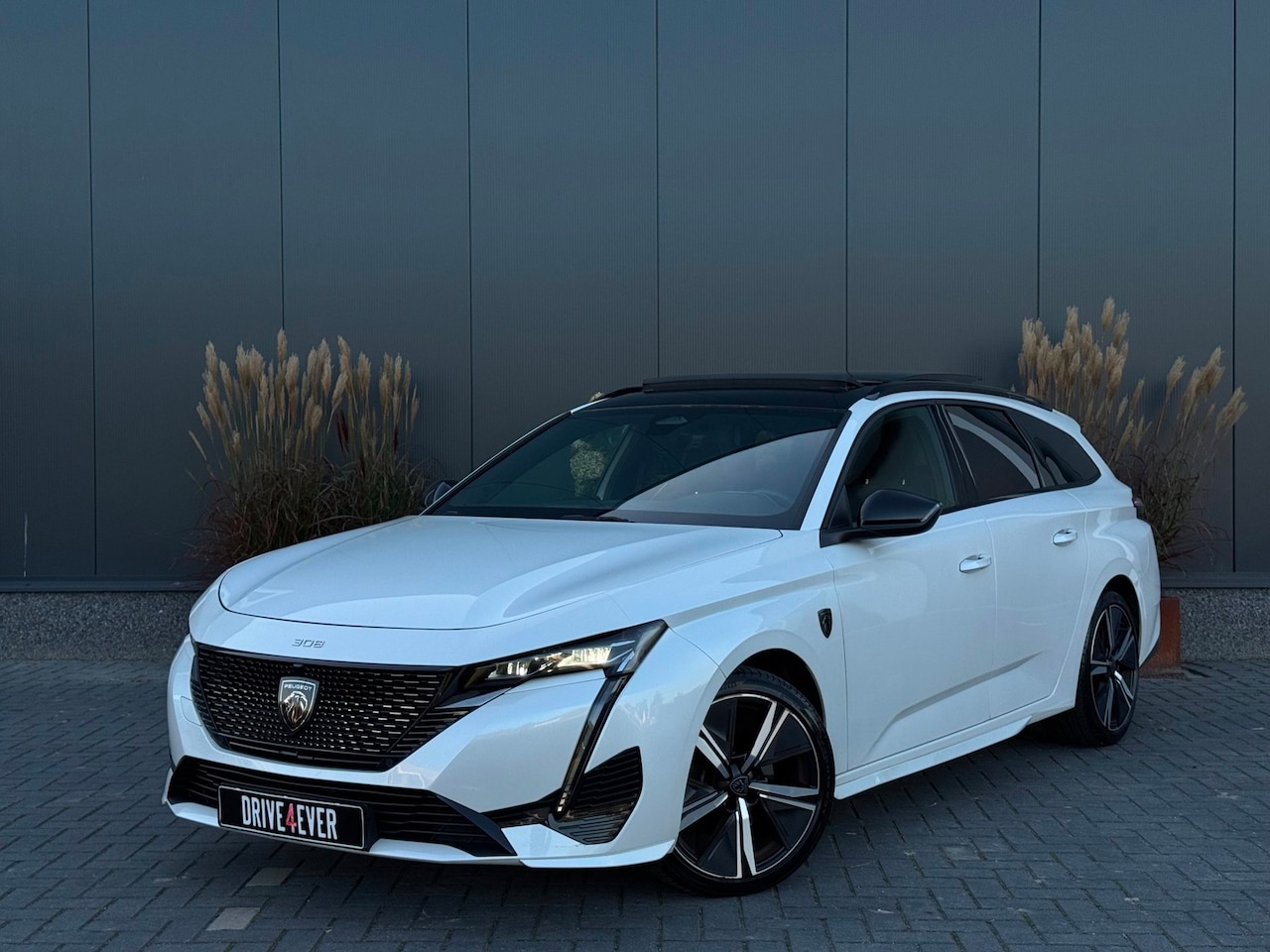 Peugeot 308 SW - 1.2 PureTech GT Line | Pano | Camera | Alcantara - AutoWereld.nl