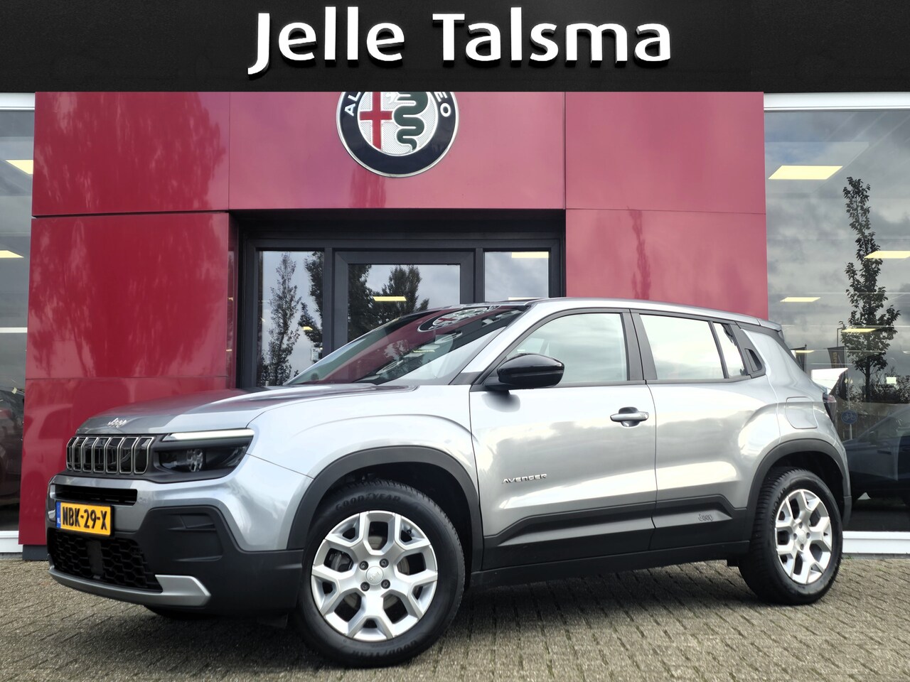 Jeep Avenger - 1.2 Altitude | Winterpack | Camera | Apple/Android CarPlay | JBL audio | Electrische koffe - AutoWereld.nl